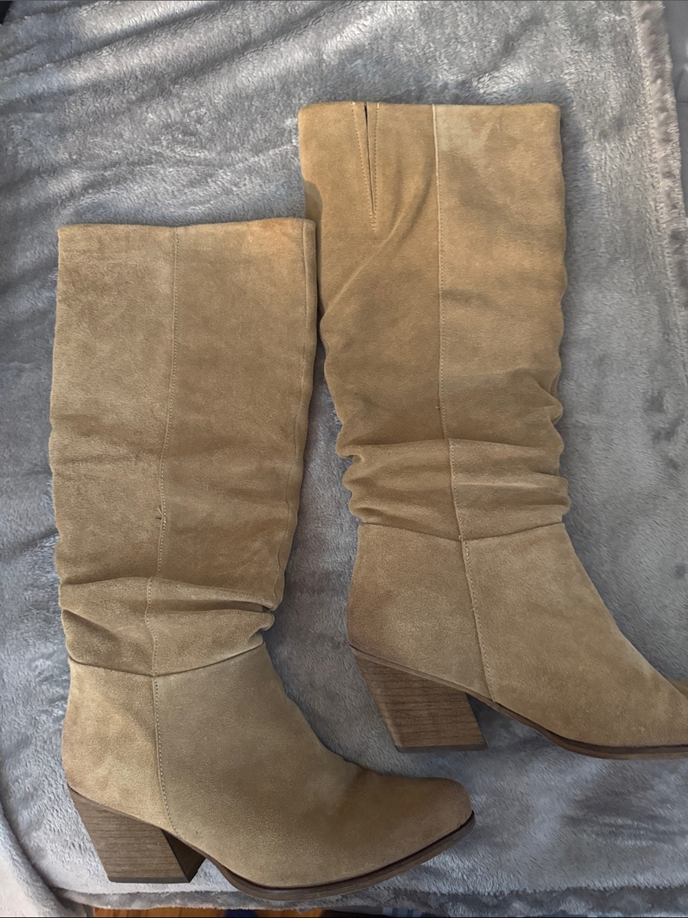 Crown Vintage Slouch Knee-High Heeled Suede Boots in Tan